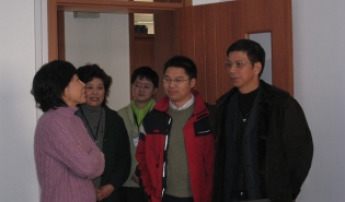 南都公益基金会何伟理事长视察百年职校