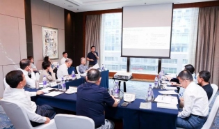 南都公益基金会召开第四届理事会第一次会议