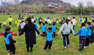 公益好声音 | Social organizations connect migrant kids with new communities